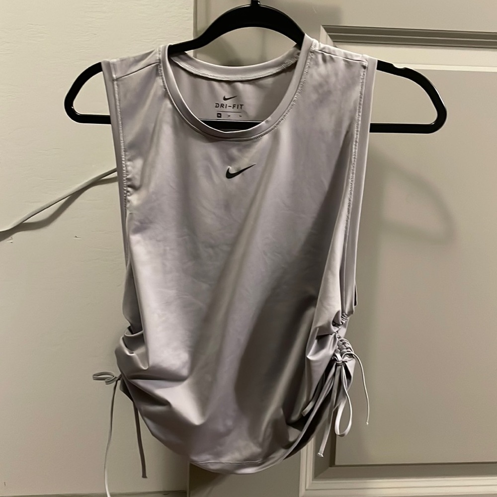 Nike crop scrunch top